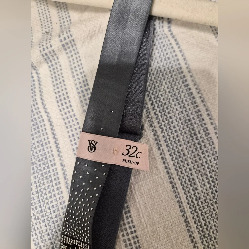 Victoria's Secret Very Sexy Push Up Bra-NWT - Picture 3 of 5